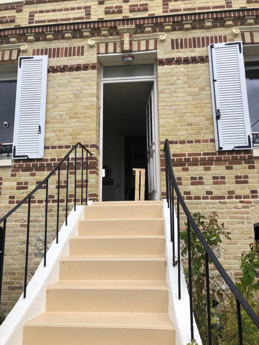 Rejointer un mur en brique, Le Havre 76